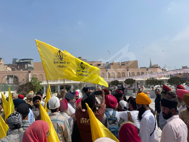 ਵਫ਼ਦ ਸਮੇਤ ਸ੍ਰੀ ਹਰਿਮੰਦਰ ਸਾਹਿਬ ਵਿਖੇ ਨਤਮਸਤਕ ਹੋਣ ਪੁੱਜੇ ਭਾਰਤ ਚ ਅਮਰੀਕੀ ਸਫੀਰ ਸਰਜੀਓ ਗੋਰ