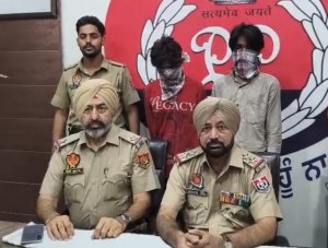 ਲੁਧਿਆਣਾ ’ਚ ਲੁੱਟਾਂ-ਖੋਹਾਂ ’ਤੇ ਪੁਲਿਸ ਦਾ ਸ਼ਿਕੰਜਾ, ਮੋਤੀ ਨਗਰ ਪੁਲਿਸ ਨੇ 2 ਮੁਲਜ਼ਮ ਦਬੋਚੇ, 4 ਚੋਰੀ ਦੇ ਮੋਬਾਈਲ ਤੇ ਬਾਈਕ ਬਰਾਮਦ
