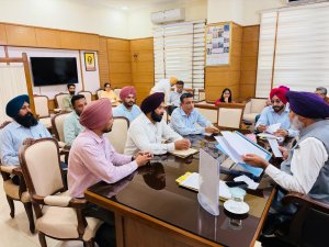 ਸੀਵਰੇਜ ਬੋਰਡ ਦੇ ਆਊਟਸੋਰਸਸ ਮੁਲਾਜ਼ਮਾਂ ਦੀ ਵਿੱਤ ਮੰਤਰੀ ਹਰਪਾਲ ਸਿੰਘ ਚੀਮਾ ਨਾਲ ਹੋਈ ਮੀਟਿੰਗ
