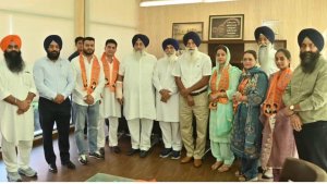 ਸੁਖਬੀਰ ਸਿੰਘ ਬਾਦਲ ਦੀ ਅਗਵਾਈ 'ਚ ਵੱਖ-ਵੱਖ ਰਾਜਸੀ ਤੇ ਸਮਾਜਿਕ ਸ਼ਖ਼ਸੀਅਤਾਂ  ਸ਼੍ਰੋਮਣੀ ਅਕਾਲੀ ਦਲ (ਬ) 'ਚ ਸ਼ਾਮਿਲ