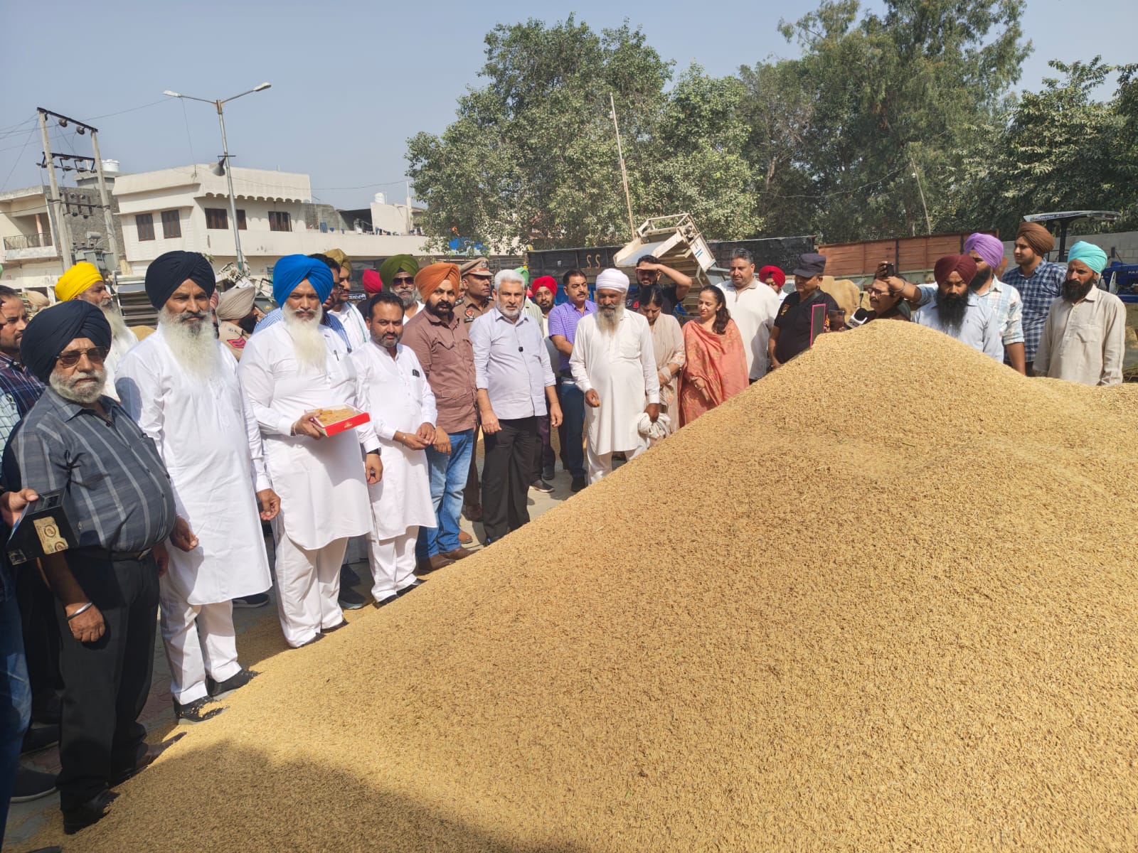 ਖ਼ੁਰਾਕ ਮੰਤਰੀ ਨੇ ਤਰਨ ਤਾਰਨ ਦਾਣਾ ਮੰਡੀ ਵਿਖੇ ਝੋਨੇ ਦੇ ਖ਼ਰੀਦ ਪ੍ਰਬੰਧਾਂ ਦਾ ਲਿਆ ਜਾਇਜ਼ਾ