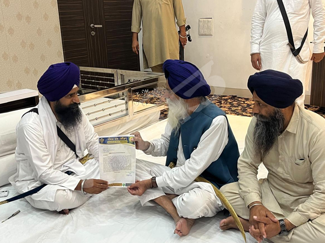 ਆਲ ਇੰਡੀਆ ਗੁਰਦੁਆਰਾ ਐਕਟ ਬਣਾਉਣ ਲਈ ਜਥੇਦਾਰ ਝੀਂਡਾ ਨੇ  ਗਿਆਨੀ ਕੁਲਦੀਪ ਸਿੰਘ ਗੜਗੱਜ ਨੂੰ ਸੌਂਪਿਆ ਮੰਗ ਪੱਤਰ
