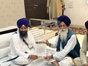 ਆਲ ਇੰਡੀਆ ਗੁਰਦੁਆਰਾ ਐਕਟ ਬਣਾਉਣ ਲਈ ਜਥੇਦਾਰ ਝੀਂਡਾ ਨੇ  ਗਿਆਨੀ ਕੁਲਦੀਪ ਸਿੰਘ ਗੜਗੱਜ ਨੂੰ ਸੌਂਪਿਆ ਮੰਗ ਪੱਤਰ