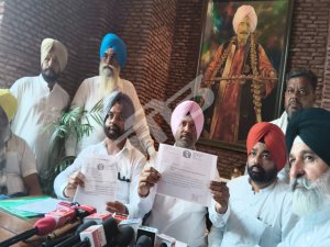 ਕਾਂਗਰਸੀ ਸਰਪੰਚ ਨੂੰ ਕਥਿਤ ਤੌਰ ’ਤੇ ਜਾਣਬੁੱਝ ਕੇ ਤੰਗ-ਪ੍ਰੇਸ਼ਾਨ ਕਰਨ ਦਾ ਦੋਸ਼