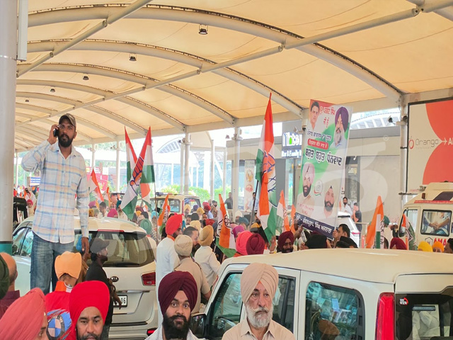 ਪੰਜਾਬ ਕਾਂਗਰਸ ਦਾ ਪ੍ਰਧਾਨ ਬਣਨ ਉਪਰੰਤ ਪਰਗਟ ਸਿੰਘ ਦਾ ਰਾਜਾਸਾਂਸੀ ਹਵਾਈ ਅੱਡੇ ’ਤੇ ਭਰਵਾਂ ਸਵਾਗਤ