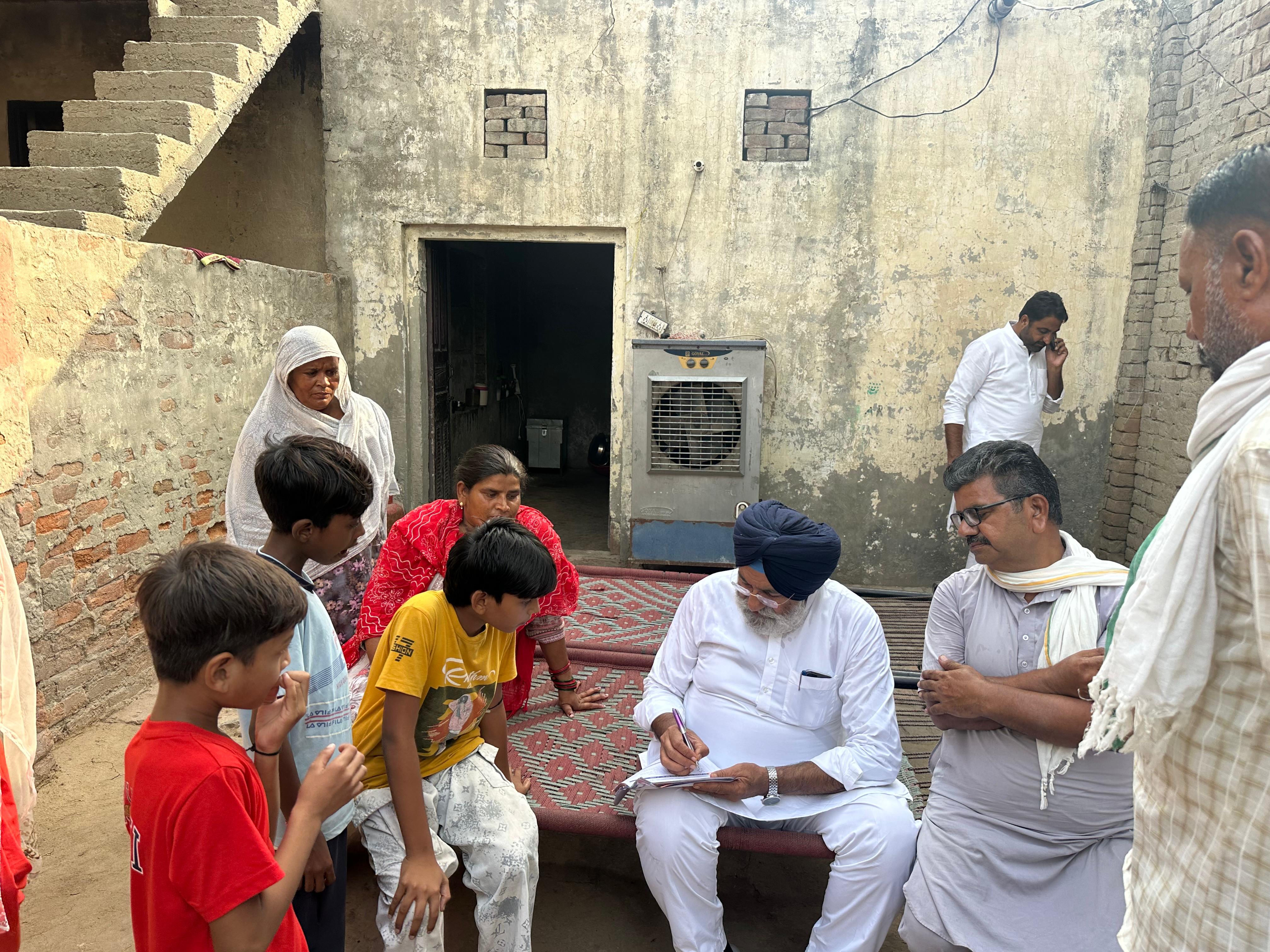 ਲੋਕਾਂ ਤੋਂ ਮੁੱਦੇ ਜਾਨਣ ਲਈ ਸ਼੍ਰੋਮਣੀ ਅਕਾਲੀ ਦਲ (ਬ) ਵਲੋਂ ਡੋਰ-ਟੂ-ਡੋਰ ਮੁਹਿੰਮ ਸ਼ੁਰੂ