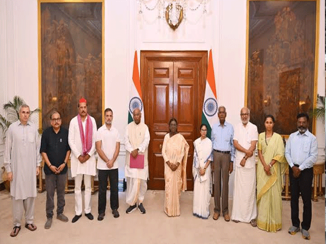 ਇੰਡੀਆ (INDIA) ਬਲਾਕ ਦੇ 10 ਆਗੂਆਂ ਨੇ ਰਾਸ਼ਟਰਪਤੀ ਦਰੋਪਦੀ ਮੁਰਮੂ ਨਾਲ ਮੁਲਾਕਾਤ ਕਰਕੇ ਮੰਗ ਪੱਤਰ ਸੌਂਪਿਆ