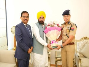 ਚਾਰਜ ਸੰਭਾਲਣ ਤੋਂ ਬਾਅਦ ਡੀ.ਜੀ.ਪੀ. ਗੌਰਵ ਯਾਦਵ ਨੇ ਮੁੱਖ ਮੰਤਰੀ ਭਗਵੰਤ ਮਾਨ ਨਾਲ ਮੁਲਾਕਾਤ