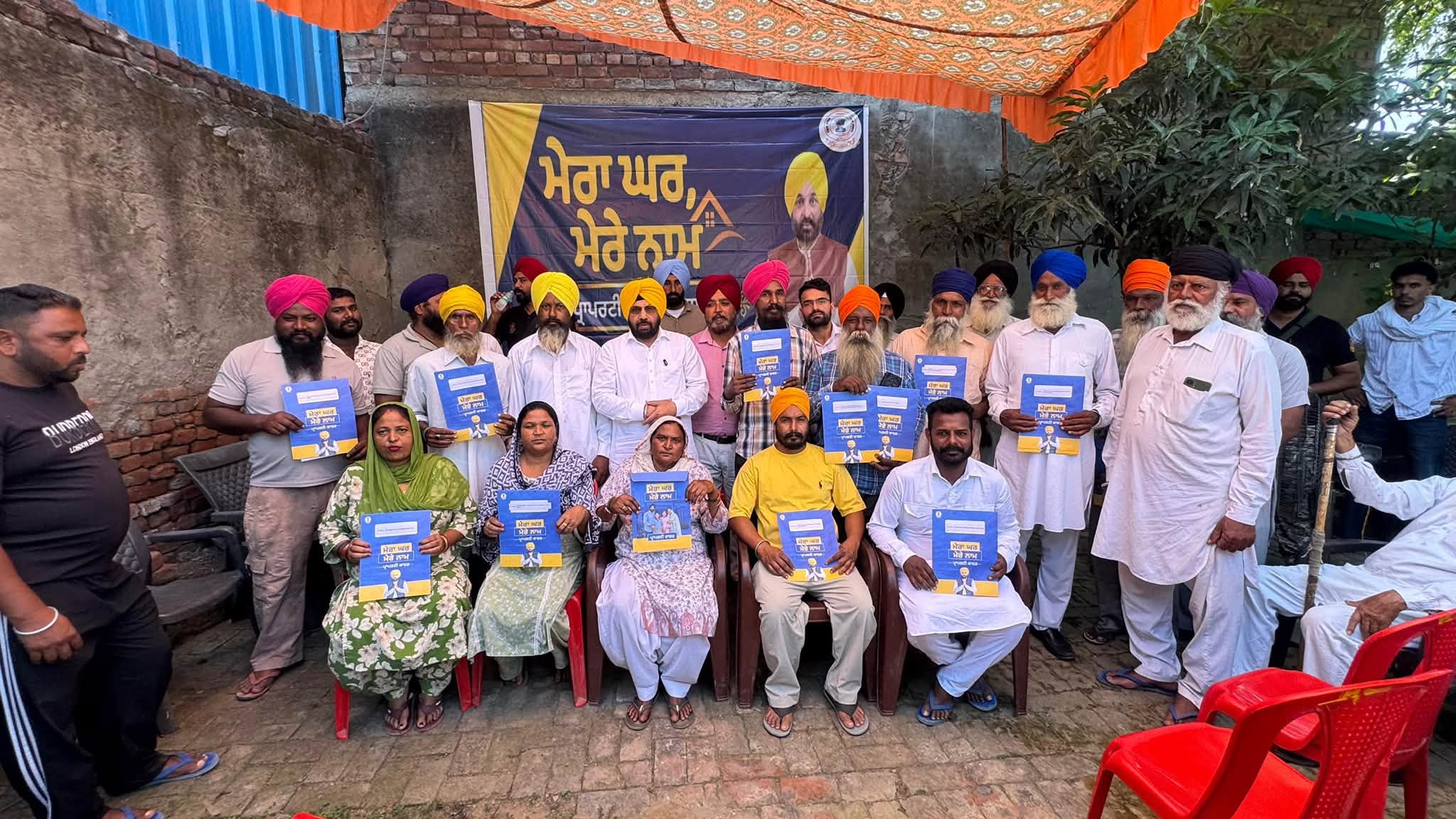 ਮੰਤਰੀ ਈ.ਟੀ.ਓ. ਨੇ ਲਾਲ ਲਕੀਰ ਅੰਦਰ ਆਉਂਦੇ 70 ਮਕਾਨਾਂ 'ਚ ਰਹਿੰਦੇ ਪਰਿਵਾਰਾਂ ਨੂੰ ਮਾਲਕੀ ਦੇ ਸਰਟੀਫ਼ਿਕੇਟ ਵੰਡੇ