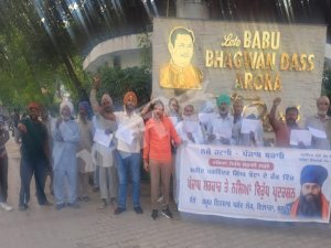 ਪਰਵਿੰਦਰ ਸਿੰਘ ਝੋਟਾ ਦੀ ਹੱਤਿਆ ਤੋਂ ਭੜਕੇ ਇਨਸਾਫ਼ ਪਸੰਦ ਲੋਕਾਂ ਵਲੋਂ ਰੋਸ ਪ੍ਰਦਰਸ਼ਨ 