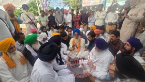 ਪਰਵਿੰਦਰ ਝੋਟੇ ਦੇ ਪਰਿਵਾਰ ਨੂੰ ਮਿਲਣ ਪੁੱਜੇ ਗਿਆਨੀ ਗੜਗੱਜ