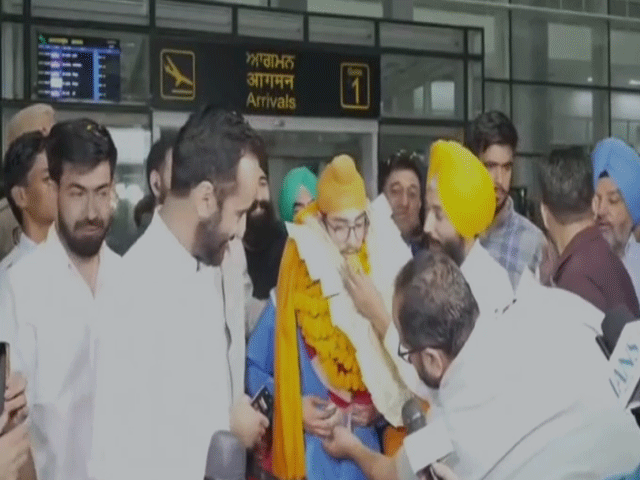 ਸ਼ਹੀਦ ਭਗਤ ਸਿੰਘ ਅੰਤਰਰਾਸ਼ਟਰੀ ਹਵਾਈ ਅੱਡੇ 'ਤੇ ਕਾਂਸੀ ਤਗਮਾ ਜੇਤੂ ਜਗਸ਼ੇਰ ਸਿੰਘ ਖੰਗੂੜਾ ਪਹੁੰਚੇ