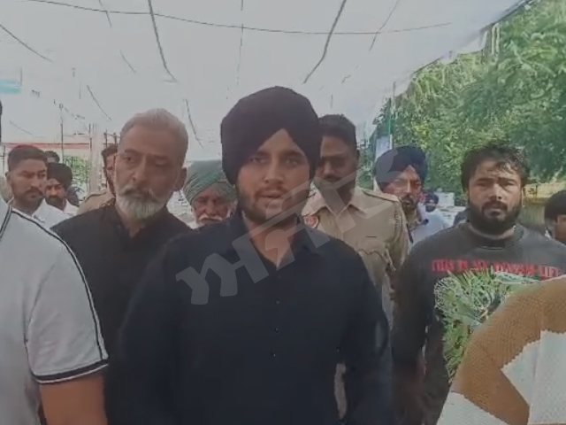 ਪਰਵਿੰਦਰ ਝੋਟਾ ਦੇ ਚੱਲ ਰਹੇ ਇਨਸਾਫ਼ ਮੋਰਚੇ ਵਿਚ ਪੰਜਾਬੀ ਗਾਇਕ ਆਰ ਨੇਤ ਵੀ ਆਪਣੇ ਮਾਤਾ-ਪਿਤਾ ਨਾਲ ਹੋਇਆ ਸ਼ਾਮਿਲ