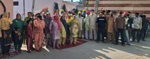 ਕਮਰਾਏ ਵਾਸੀਆਂ ਵਲੋਂ ਸੈਲਰ ਨੂੰ ਜਾਣ ਵਾਲੇ ਤੇਜ਼ ਰਫ਼ਤਾਰ ਟਰੱਕ, ਟਰਾਲੀਆਂ ਕਰਕੇ ਕੀਤਾ ਰੋਸ ਪ੍ਰਦਰਸ਼ਨ
