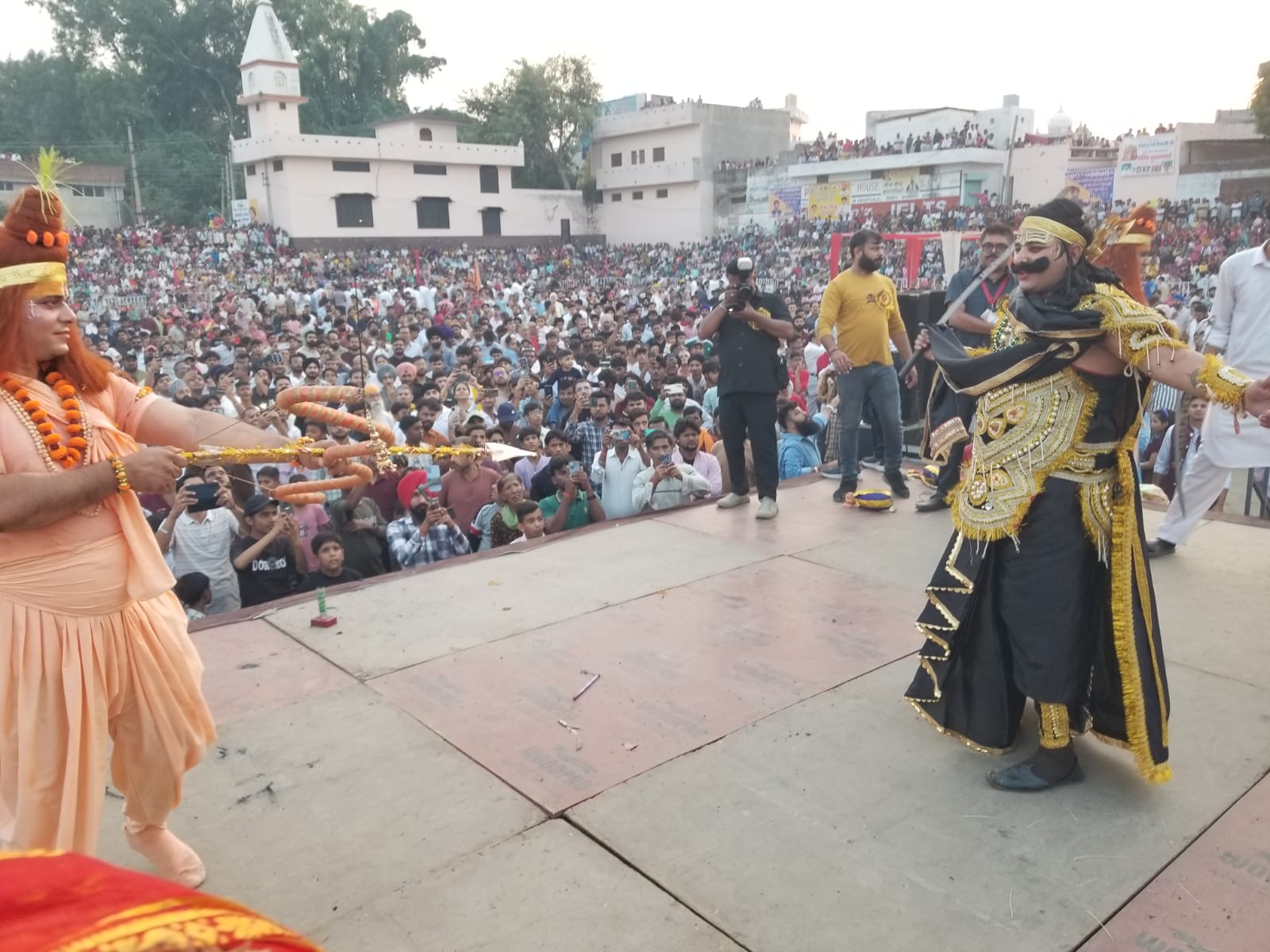 ਬਦੀ 'ਤੇ ਨੇਕੀ ਦੀ ਜਿੱਤ ਦਾ ਪ੍ਰਤੀਕ ਦੁਸਹਿਰਾ ਅੱਜ ਜ਼ਿਲ੍ਹੇ ਵਿਚ ਵੱਖ-ਵੱਖ ਸੰਸਥਾਵਾਂ ਨੇ ਧੂਮਧਾਮ ਨਾਲ ਮਨਾਇਆ