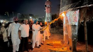 ਡੇਰਾਬੱਸੀ ਵਿਚ ਧੂਮਧਾਮ ਨਾਲ ਮਨਾਇਆ ਦੁਸ਼ਹਿਰੇ ਦਾ ਤਿਉਹਾਰ- ਵਿਧਾਇਕ ਰੰਧਾਵਾ ਨੇ ਕੀਤਾ ਰਾਵਣ ਦਹਨ