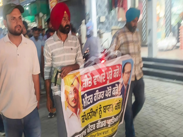 ਮੀਟਰ ਰੀਡਰਾਂ ਨੇ ਰਾਤ ਨੂੰ ਕੱਢਿਆ ਰੋਸ ਮਾਰਚ