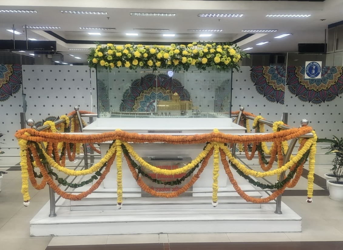 ਚੌਥੇ ਪਾਤਸ਼ਾਹ ਸ੍ਰੀ ਗੁਰੂ ਰਾਮਦਾਸ ਸਾਹਿਬ ਜੀ ਦੇ ਗੁਰਪੁਰਬ ਨੂੰ ਸਮਰਪਿਤ ਹਵਾਈ ਅੱਡਾ ਰਾਜਾਸਾਂਸੀ ਰੰਗ ਬਰੰਗੇ ਫੁੱਲਾਂ ਨਾਲ ਸਜਾਇਆ