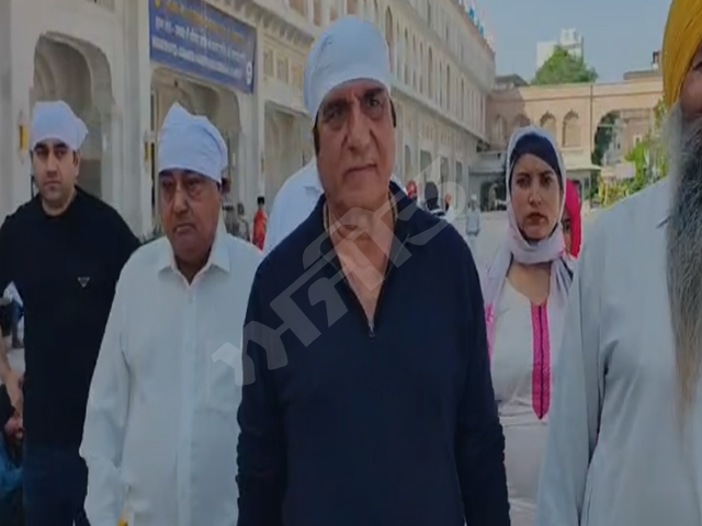 ਫ਼ਿਲਮ ਅਦਾਕਾਰ ਰਾਜ ਬੱਬਰ ਸੱਚਖੰਡ ਸ੍ਰੀ ਹਰਿਮੰਦਰ ਸਾਹਿਬ ਵਿਖੇ  ਹੋਏ ਨਤਮਸਤਕ