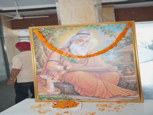 ਵੇਣੂਗੋਪਾਲ ਵਲੋਂ ਕਾਂਗਰਸ ਭਵਨ ਵਿਖੇ ਭਗਵਾਨ ਵਾਲਮੀਕਿ ਜੀ ਦੇ ਪ੍ਰਕਾਸ਼ ਪੁਰਬ ਮੌਕੇ ਸ਼ਰਧਾ ਦੇ ਫੁੱਲ ਭੇਟ