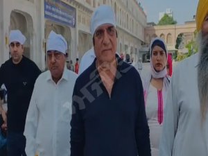 ਫ਼ਿਲਮ ਅਦਾਕਾਰ ਰਾਜ ਬੱਬਰ ਸੱਚਖੰਡ ਸ੍ਰੀ ਹਰਿਮੰਦਰ ਸਾਹਿਬ ਵਿਖੇ  ਹੋਏ ਨਤਮਸਤਕ