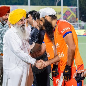 ਜਲੰਧਰ ਵਿਖੇ ਭਾਰਤ-ਚੀਨ ਹਾਕੀ ਮੈਚ ਤੋਂ ਪਹਿਲਾਂ ਖਿਡਾਰੀਆਂ ਨਾਲ ਮਿਲੇ ਮੰਤਰੀ ਗੁਰਮੀਤ ਸਿੰਘ ਖੁੱਡੀਆਂ