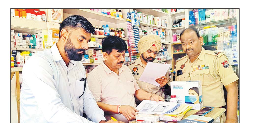ਡਰੱਗ ਇੰਸਪੈਕਟਰ ਮਨਪ੍ਰੀਤ ਸਿੰਘ ਵਲੋਂ ਵੱਖ-ਵੱਖ ਮੈਡੀਕਲ ਸਟੋਰਾਂ ਦੀ ਚੈਕਿੰਗ